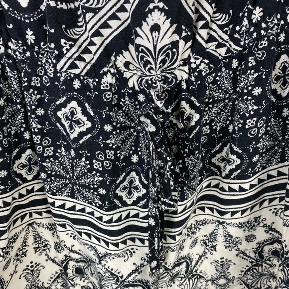 Black & Ivory Mandela Patterned Charlotte Russe Romper - Picture 6 of 8